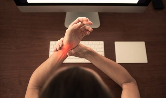 "Silent Keyboard Syndrome"—Protect Your Wrists